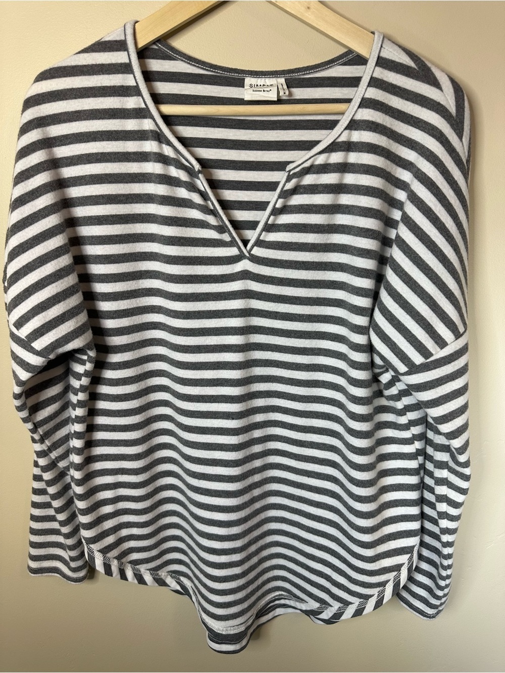 Simple Gray White Striped Long Sleeve Tee Women’s Medium Casual Soft Stretch